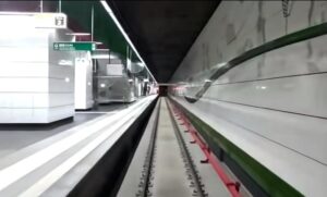 trenul-metrou-magistrala-5-din-drumul-taberei